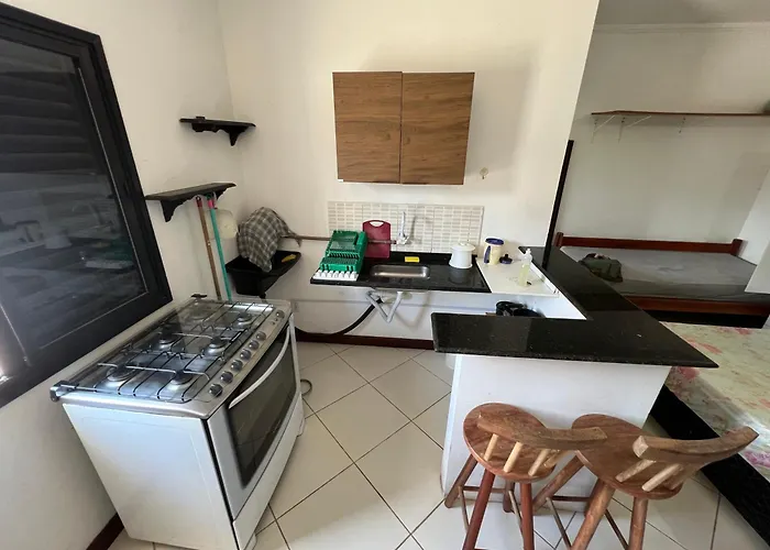 Kitnet 4 Quadras Praia Das Toninhas Ubatuba Com 2 Piscinas Para Ate 4 Pessoas